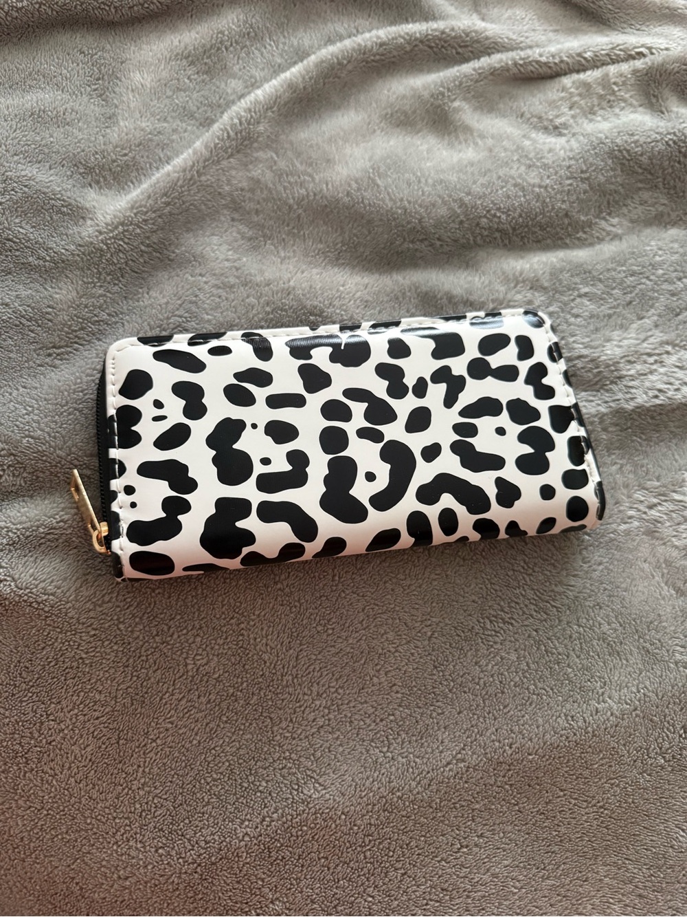 Black and White Leopard Print Zip Wallet